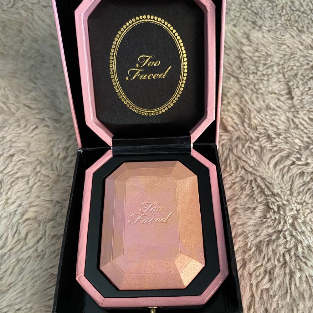 Too Faced Diamond Light Highlighter - Fancy Pink